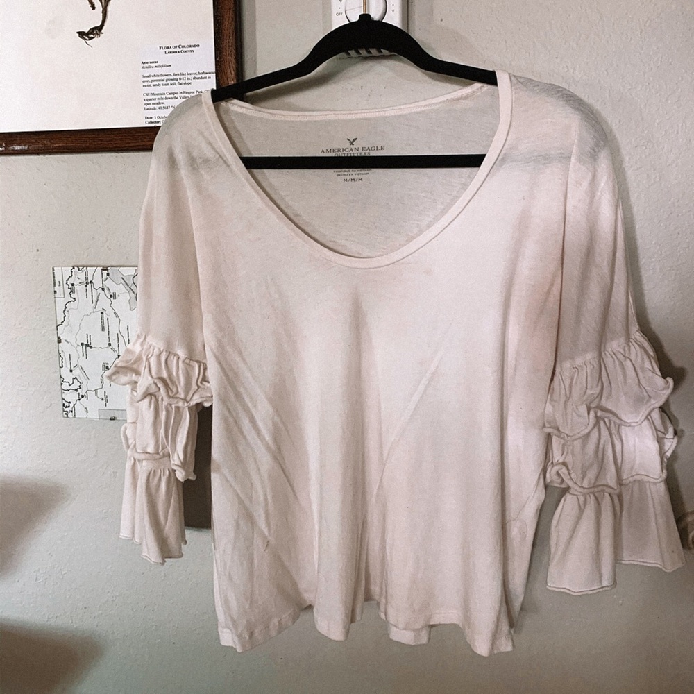 White shirt w/ ruffle sleeves